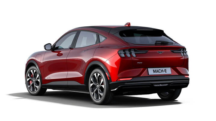 Roter Ford Mustang Mach-E von hinten, modern und sportlich mit glänzendem Finish.