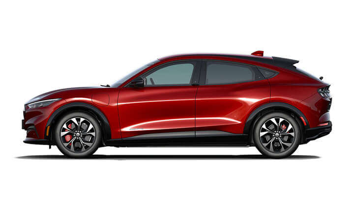 Seitenansicht eines roten Elektro-SUV mit sportlichem Design und schwarzen Felgen.