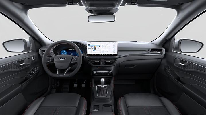 Innenansicht eines modernen Autos mit einem digitalen Mittelbildschirm und Ledersitzen.