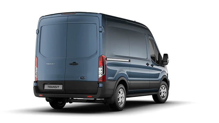 Blauer Ford Transit Van von hinten, auf einer weißen Fläche, für Transport und Gewerbe geeignet.
