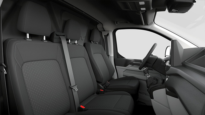 Innenansicht eines Vans mit komfortablen Sitzen und modernen Bedienelementen, helle Umgebung.