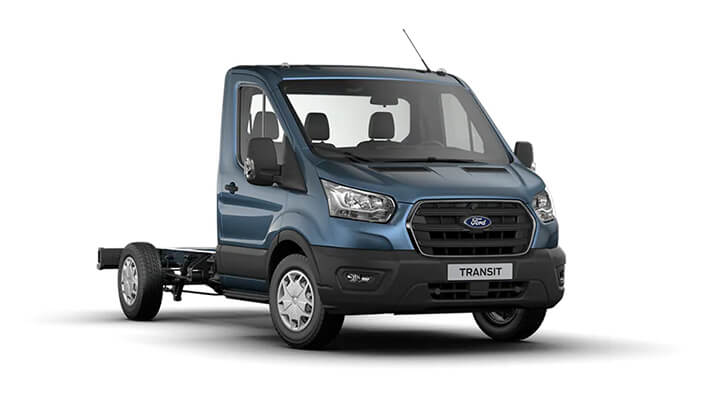 Ford Transit, blauer Kastenwagen ohne Aufbau, frontalansicht, für Transporte geeignet.