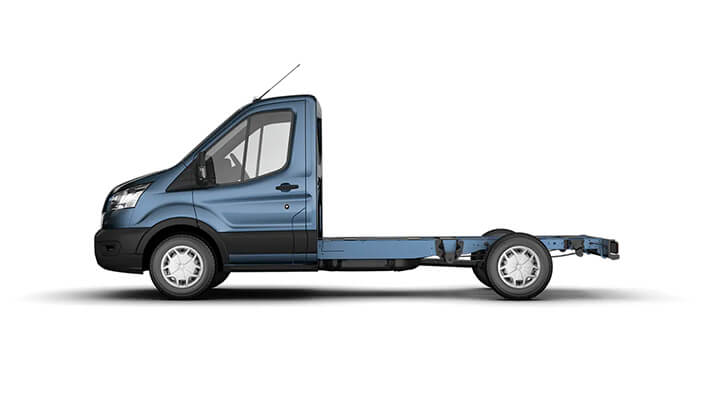 Blaues Fahrgestell eines Nutzfahrzeuges im Profil, bereit für individuelle Aufbauten.